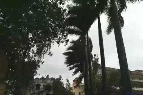 আৰম্ভ হৈ গ’ল আমফানৰ ‘লেণ্ডফল’, ৪ঘণ্টা ধৰি চলিব ঘূৰ্ণীবতাহৰ প্ৰকোপ, পশ্চিম বংগৰ উপকূলীয় এলেকাত প্ৰচণ্ড ধুমুহা–বৰষুণ আৰম্ভ হৈ গ’ল আমফানৰ ‘লেণ্ডফল’, ৪ঘণ্টা ধৰি চলিব ঘূৰ্ণীবতাহৰ প্ৰকোপ, পশ্চিম বংগৰ উপকূলীয় এলেকাত প্ৰচণ্ড ধুমুহা–বৰষুণ