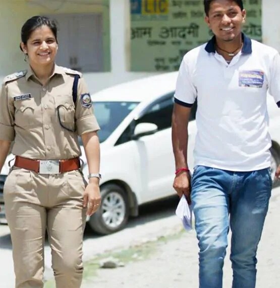 পঢ়া–শুনাত সৰুৰে পৰা আগবঢ়া শালিনীয়ে ল’ৰাবোৰৰ সৈতে মাৰ্বল খেলি ফুৰাক লৈ মাকে যেতিয়া আপত্তি কৰিছিল তেতিয়া জীয়ৰিয়ে উত্তৰ দিছিল যে ছোৱালীয়েও সব কাম কৰিব পাৰে। পঢ়া–শুনাত সৰুৰে পৰা আগবঢ়া শালিনীয়ে ল’ৰাবোৰৰ সৈতে মাৰ্বল খেলি ফুৰাক লৈ মাকে যেতিয়া আপত্তি কৰিছিল তেতিয়া জীয়ৰিয়ে উত্তৰ দিছিল যে ছোৱালীয়েও সব কাম কৰিব পাৰে।