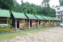 গ্ৰাহকৰ অভাৱত মূৰে-কপালে হাত দিব লগা হৈছে ধাবা-ৰিজ’ৰ্টৰ স্বত্বাধিকাৰীসকলে 