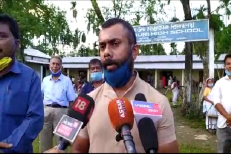 ‘ৰাছিয়াৰ বিশেষজ্ঞহে আচল, ছিংগাপুৰৰ বিশেষজ্ঞ নকল’,বাঘজানত উপস্থিত হৈ এই মন্তব্য বিধায়ক ৰূপজ্যোতি কুৰ্মীয়ে ‘ৰাছিয়াৰ বিশেষজ্ঞহে আচল, ছিংগাপুৰৰ বিশেষজ্ঞ নকল’,বাঘজানত উপস্থিত হৈ এই মন্তব্য বিধায়ক ৰূপজ্যোতি কুৰ্মীয়ে