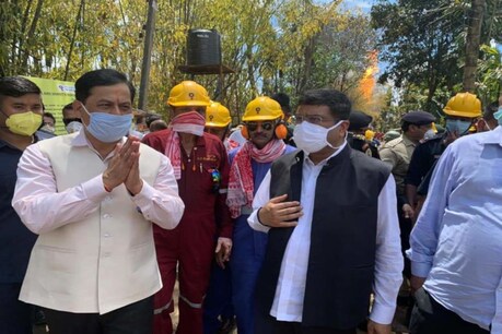 বাঘজানবাসীৰ ওচৰত উপস্থিত কেন্দ্ৰীয় পেট্ৰ’লিয়াম মন্ত্ৰী ধৰ্মেন্দ্ৰ প্ৰধান আৰু মুখ্যমন্ত্ৰী সৰ্বানন্দ সোণোৱাল, কৰিলে বহুকেইটা ঘোষণা বাঘজানবাসীৰ ওচৰত উপস্থিত কেন্দ্ৰীয় পেট্ৰ’লিয়াম মন্ত্ৰী ধৰ্মেন্দ্ৰ প্ৰধান আৰু মুখ্যমন্ত্ৰী সৰ্বানন্দ সোণোৱাল, কৰিলে বহুকেইটা ঘোষণা