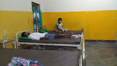 চৰাইদেউত বিষাক্ত কাঠফুলা খাই গুৰুতৰভাৱে অসুস্থ একেটা পৰিয়ালৰ ৫ সদস্য চৰাইদেউত বিষাক্ত কাঠফুলা খাই গুৰুতৰভাৱে অসুস্থ একেটা পৰিয়ালৰ ৫ সদস্য