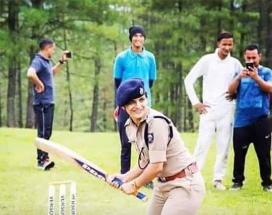 কেতিয়াও IPS হোৱাৰ কথা সপোনতো নভবা যুৱতীগৰাকীৰ জীৱনত ঘটা এটা ঘটনাই তেওঁক এই পথ লোৱাৰ কাৰণে উৎসাহিত কৰিলে। কেতিয়াও IPS হোৱাৰ কথা সপোনতো নভবা যুৱতীগৰাকীৰ জীৱনত ঘটা এটা ঘটনাই তেওঁক এই পথ লোৱাৰ কাৰণে উৎসাহিত কৰিলে।