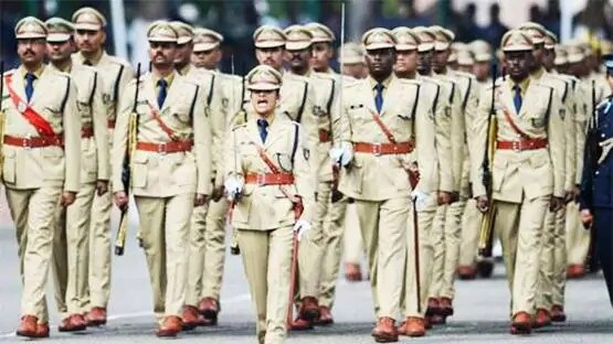 এটা সাক্ষাৎকাৰত শালিনীয়ে কৈছিল যে এবাৰ তেওঁ মাতৃৰ সৈতে বাছত যাত্ৰা কৰি আছিল, যিখন বাছত তেওঁৰ পিতৃ কণ্ডাকটৰ হিচাপে দায়িত্বত আছিল। মাকৰ পিছত ছীটত বহা এজন ব্যক্তিয়ে তেওঁৰ ছীটতো খামুচি ধৰি থিয় হৈ আছিল। মাকে বাৰে বাৰে ব্যক্তিজনক হাতখন আঁতৰাবলৈ অনুৰোধ কৰাৰ পিছতো ব্যক্তিজনে এনে কৰা নাছিল। ওলোটাই ব্যক্তিজনে অসভ্যালি কৰি উত্তৰ দিছিল যে আপুনি ডিচি নে কি যে মই আপোনাৰ সকলো কথা শুনিম? এটা সাক্ষাৎকাৰত শালিনীয়ে কৈছিল যে এবাৰ তেওঁ মাতৃৰ সৈতে বাছত যাত্ৰা কৰি আছিল, যিখন বাছত তেওঁৰ পিতৃ কণ্ডাকটৰ হিচাপে দায়িত্বত আছিল। মাকৰ পিছত ছীটত বহা এজন ব্যক্তিয়ে তেওঁৰ ছীটতো খামুচি ধৰি থিয় হৈ আছিল। মাকে বাৰে বাৰে ব্যক্তিজনক হাতখন আঁতৰাবলৈ অনুৰোধ কৰাৰ পিছতো ব্যক্তিজনে এনে কৰা নাছিল। ওলোটাই ব্যক্তিজনে অসভ্যালি কৰি উত্তৰ দিছিল যে আপুনি ডিচি নে কি যে মই আপোনাৰ সকলো কথা শুনিম?