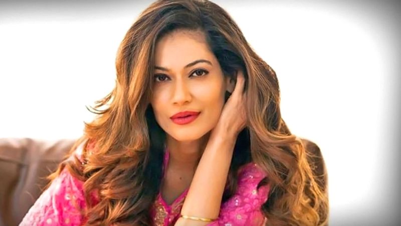 পায়েলে প্ৰথমেই সুশান্তৰ মনোচিকিত্সক কৰ্ভি চাভৰাৰ বিৰুদ্ধে গুৰুতৰ অভিযোগ আনি পায়েলে কয় চিকিৎসকগৰাকীয়ে বেছিভাগ মানুহকে জোৰ কৰি বাইপোলাৰ ডিছঅৰ্ডাৰৰ ঔষধ খাবলৈ দিয়ে। যিসকল বাইপোলাৰ নহয় তেওঁলোককো জোৰ কৰি চিকিত্সা কৰে। পায়েলে প্ৰথমেই সুশান্তৰ মনোচিকিত্সক কৰ্ভি চাভৰাৰ বিৰুদ্ধে গুৰুতৰ অভিযোগ আনি পায়েলে কয় চিকিৎসকগৰাকীয়ে বেছিভাগ মানুহকে জোৰ কৰি বাইপোলাৰ ডিছঅৰ্ডাৰৰ ঔষধ খাবলৈ দিয়ে। যিসকল বাইপোলাৰ নহয় তেওঁলোককো জোৰ কৰি চিকিত্সা কৰে।