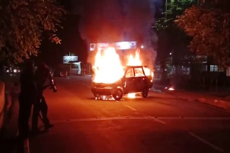 ডিগবৈত নিশা দপদপকৈ জ্বলি উঠিল বাহন, ৰাজপথত হুৱাদুৱা ডিগবৈত নিশা দপদপকৈ জ্বলি উঠিল বাহন, ৰাজপথত হুৱাদুৱা