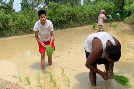 ৰোৱনীৰ ৰূপত আন্তঃৰাষ্ট্ৰীয় খ্যাতিসম্পন্ন বক্সাৰ লাভলীনা বৰগোঁহাই, পিতৃৰ সৈতে ৰুইছে ভূঁই ৰোৱনীৰ ৰূপত আন্তঃৰাষ্ট্ৰীয় খ্যাতিসম্পন্ন বক্সাৰ লাভলীনা বৰগোঁহাই, পিতৃৰ সৈতে ৰুইছে ভূঁই