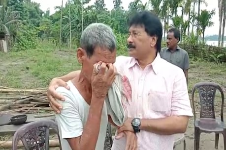 শদিয়াত প্ৰাক্তন মন্ত্ৰীৰ সন্মুখত হুকহুকাই কান্দি উঠিল বানাক্ৰান্ত শদিয়াত প্ৰাক্তন মন্ত্ৰীৰ সন্মুখত হুকহুকাই কান্দি উঠিল বানাক্ৰান্ত