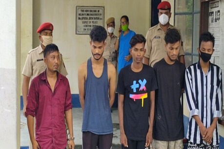 প্ৰথমে ধৰ্ষণ, তাৰ পিছত অশ্লীল ভিডিঅ' প্ৰস্তুত কৰি কিশোৰীক ব্লেকমেইল, জালত স্বয়ম্ভু সাংবাদিক সহ পাঁচ লম্পট প্ৰথমে ধৰ্ষণ, তাৰ পিছত অশ্লীল ভিডিঅ' প্ৰস্তুত কৰি কিশোৰীক ব্লেকমেইল, জালত স্বয়ম্ভু সাংবাদিক সহ পাঁচ লম্পট