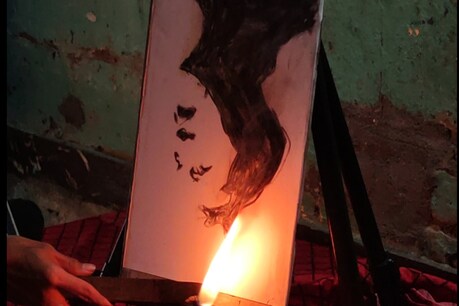 জুইৰ সহায়ত ছবি আঁকিলে বৰপেটাৰ যুৱকে, শচীন টেণ্ডুলকাৰ, ড০ ভূপেন হাজৰিকাৰ ছবি আঁকি ‘অসম বুক অৱ ৰেকৰ্ডছ’ত কৰিলে নাম অন্তৰ্ভুক্ত জুইৰ সহায়ত ছবি আঁকিলে বৰপেটাৰ যুৱকে, শচীন টেণ্ডুলকাৰ, ড০ ভূপেন হাজৰিকাৰ ছবি আঁকি ‘অসম বুক অৱ ৰেকৰ্ডছ’ত কৰিলে নাম অন্তৰ্ভুক্ত
