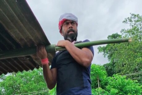 চাইকেল চলাই কলৈ গৈছে বিধায়ক ৰূপজ্যোতি কুৰ্মী? মূৰত গামোচা মাৰি, হাতত দা লৈ কৰিছে এই কাম চাইকেল চলাই কলৈ গৈছে বিধায়ক ৰূপজ্যোতি কুৰ্মী? মূৰত গামোচা মাৰি, হাতত দা লৈ কৰিছে এই কাম