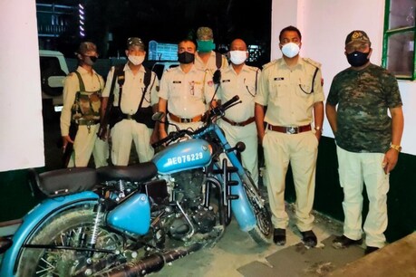 অৱশেষত সন্ধান ওলাল হেৰুওৱা ৰয়েল এনফিল্ডৰ, পিছে কোনে পালে ৫০ হাজাৰ টকা? অৱশেষত সন্ধান ওলাল হেৰুওৱা ৰয়েল এনফিল্ডৰ, পিছে কোনে পালে ৫০ হাজাৰ টকা?