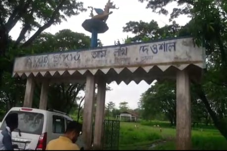মন্ত্ৰী যোগেন মহনৰ সমষ্টিতে পৰিত্যক্ত হৈ ৰৈছে আহোমসকলৰ ঐতিহাসিক আৰাধনা স্থলী, ৰাইজে প্ৰকাশ কৰিলে ক্ষোভ মন্ত্ৰী যোগেন মহনৰ সমষ্টিতে পৰিত্যক্ত হৈ ৰৈছে আহোমসকলৰ ঐতিহাসিক আৰাধনা স্থলী, ৰাইজে প্ৰকাশ কৰিলে ক্ষোভ