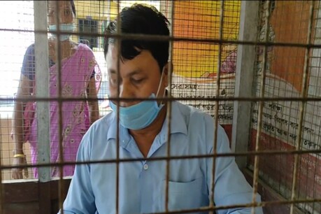 ৰোগীক সুবিধা কৰি দিয়াৰ নামত লয় ঘোচ! হাতে লুটে ধৰা পৰি এতিয়া দিনতে ‘আন্ধাৰ’ দেখিছে গহপুৰৰ জ্যোতিয়ে ৰোগীক সুবিধা কৰি দিয়াৰ নামত লয় ঘোচ! হাতে লুটে ধৰা পৰি এতিয়া দিনতে ‘আন্ধাৰ’ দেখিছে গহপুৰৰ জ্যোতিয়ে