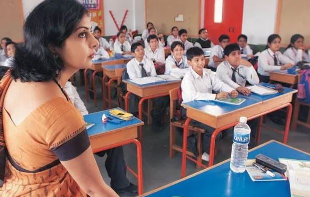 শিক্ষা নীতি অনুসৰি, শিক্ষা ব্যৱস্থাত মাতৃভাষা, আধুনিক ভাৰতীয় ভাষা, আঞ্চলিক ভাষা আৰু সংস্কৃত ভাষাক অধিক গুৰুত্ব আৰোপ কৰা হ’ব। সেই ভাষা সমূহ বিকাশৰ লগতে শিক্ষাদানৰ মাধ্যম হিচাপে পূৰ্বতকৈ অধিক মাত্ৰাত ব্যৱহাৰ হ’ব। শিক্ষা নীতি অনুসৰি, শিক্ষা ব্যৱস্থাত মাতৃভাষা, আধুনিক ভাৰতীয় ভাষা, আঞ্চলিক ভাষা আৰু সংস্কৃত ভাষাক অধিক গুৰুত্ব আৰোপ কৰা হ’ব। সেই ভাষা সমূহ বিকাশৰ লগতে শিক্ষাদানৰ মাধ্যম হিচাপে পূৰ্বতকৈ অধিক মাত্ৰাত ব্যৱহাৰ হ’ব।