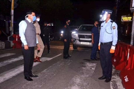 ‘আপোনালোক সাৱধানে থাকিব’- কৰ্তব্যৰত আৰক্ষীৰ সৈতে মত বিনিময় মুখ্যমন্ত্ৰী সৰ্বানন্দ সোণোৱালৰ ‘আপোনালোক সাৱধানে থাকিব’- কৰ্তব্যৰত আৰক্ষীৰ সৈতে মত বিনিময় মুখ্যমন্ত্ৰী সৰ্বানন্দ সোণোৱালৰ