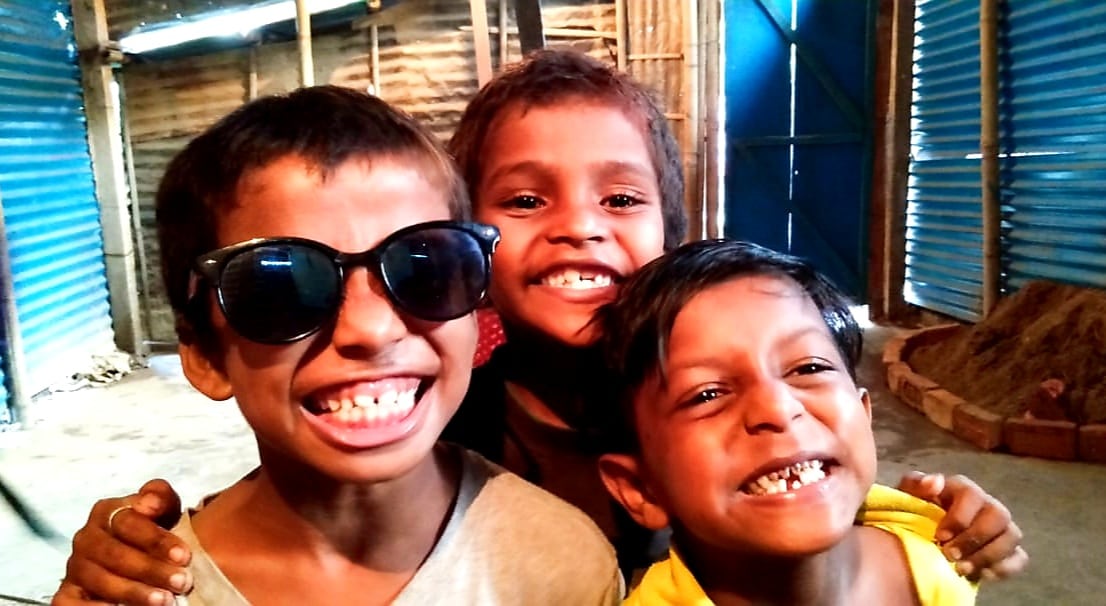 বৰ্তমান অধিকাংশ ব্যক্তিগত খণ্ডৰ বিদ্যালয় আৰু অন্যান্য শিক্ষানুষ্ঠানত দৈনিক ভাৰ্চুৱেল পাঠদান এক বাধ্যতামূলক নিয়মত পৰিণত হৈছে। আৰু সেইবাবে শিক্ষকসকলে তেওঁলোকৰ পাঠদানৰ বাবে ব্যৱহাৰ কৰিছিল স্কাইপ কল, জুম কল বা অন্যান্য ভাৰ্চুৱেল ক্লাছৰ মাধ্যমসমূহ। বৰ্তমান অধিকাংশ ব্যক্তিগত খণ্ডৰ বিদ্যালয় আৰু অন্যান্য শিক্ষানুষ্ঠানত দৈনিক ভাৰ্চুৱেল পাঠদান এক বাধ্যতামূলক নিয়মত পৰিণত হৈছে। আৰু সেইবাবে শিক্ষকসকলে তেওঁলোকৰ পাঠদানৰ বাবে ব্যৱহাৰ কৰিছিল স্কাইপ কল, জুম কল বা অন্যান্য ভাৰ্চুৱেল ক্লাছৰ মাধ্যমসমূহ।