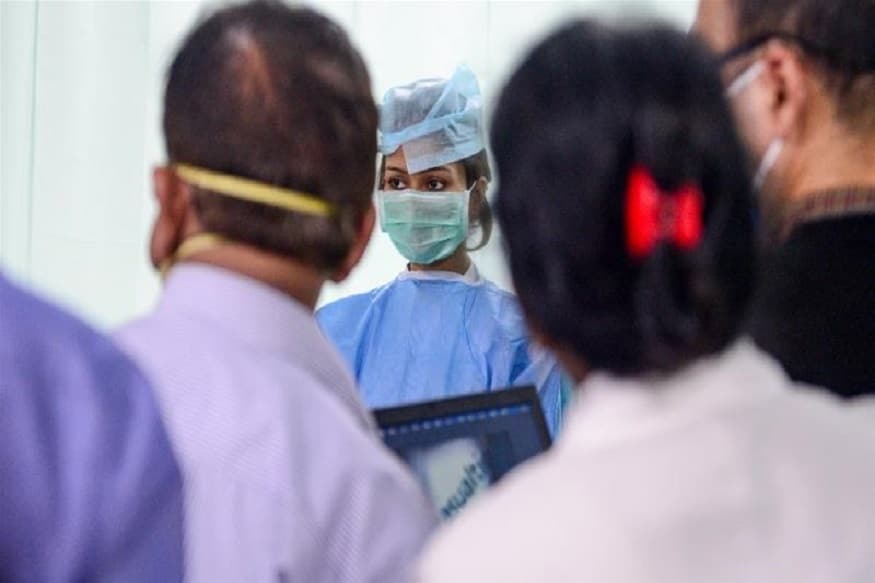 জনা গৈছে যে, মহিলাগৰাকীয়ে এটা শ্বপিং মলত কাম কৰে। মলটোৰ অন্য কৰ্মচাৰীৰ কোৰোণা পজিটিভ হোৱাৰ পিছত ২৫ গৰাকী কৰ্মীৰ কোৰোণা পৰীক্ষা কৰিছিল স্বাস্থ্য বিভাগৰ লোকে।প্রতীকী চিত্র। জনা গৈছে যে, মহিলাগৰাকীয়ে এটা শ্বপিং মলত কাম কৰে। মলটোৰ অন্য কৰ্মচাৰীৰ কোৰোণা পজিটিভ হোৱাৰ পিছত ২৫ গৰাকী কৰ্মীৰ কোৰোণা পৰীক্ষা কৰিছিল স্বাস্থ্য বিভাগৰ লোকে।প্রতীকী চিত্র।