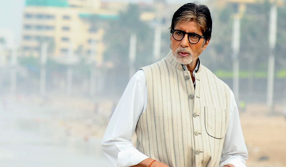 কিন্তু তাৰ মাজতে এইবাৰ তেওঁ যি কৰিলে সেয়া নজিৰবিহীন। কটু বাক্য সাধাৰণতে তেওঁ প্ৰয়োগ কৰা কোনেও দেখা নাই। পিছে এইবাৰ যেন ধৈৰ্যৰ বান্ধ সুলকি পৰা অমিতাভৰ নতুন ৰূপ দেখিলে অনুৰাগীয়ে। কিন্তু তাৰ মাজতে এইবাৰ তেওঁ যি কৰিলে সেয়া নজিৰবিহীন। কটু বাক্য সাধাৰণতে তেওঁ প্ৰয়োগ কৰা কোনেও দেখা নাই। পিছে এইবাৰ যেন ধৈৰ্যৰ বান্ধ সুলকি পৰা অমিতাভৰ নতুন ৰূপ দেখিলে অনুৰাগীয়ে।
