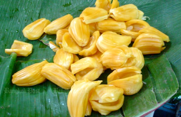 বিভিন্ন গৱেষণাত প্ৰকাশ পাইছে যে, কঁঠালত খকা গুণাগুণে বৃদ্ধি কৰিব পাৰে ৰোগ প্ৰতিৰোধ ক্ষমতা। আনকি কোৰোণাৰ সংক্ৰমণত বাধা দিব পৰা বিশেষ গুণ আছে কঁঠাল আৰু কঁঠালৰ গুটিৰ। কঁঠালত প্ৰচূৰ পৰিমাণে আছে ভিটামিন চি আৰু এণ্টি অক্সিডেণ্ট। যি দেহত ৰোগ প্ৰতিৰোধ কৰাত সহায় কৰে। প্ৰচূৰ পৰিমাণে প্ৰটিনো আছে কঁঠালৰ গুটিত। বিভিন্ন গৱেষণাত প্ৰকাশ পাইছে যে, কঁঠালত খকা গুণাগুণে বৃদ্ধি কৰিব পাৰে ৰোগ প্ৰতিৰোধ ক্ষমতা। আনকি কোৰোণাৰ সংক্ৰমণত বাধা দিব পৰা বিশেষ গুণ আছে কঁঠাল আৰু কঁঠালৰ গুটিৰ। কঁঠালত প্ৰচূৰ পৰিমাণে আছে ভিটামিন চি আৰু এণ্টি অক্সিডেণ্ট। যি দেহত ৰোগ প্ৰতিৰোধ কৰাত সহায় কৰে। প্ৰচূৰ পৰিমাণে প্ৰটিনো আছে কঁঠালৰ গুটিত।