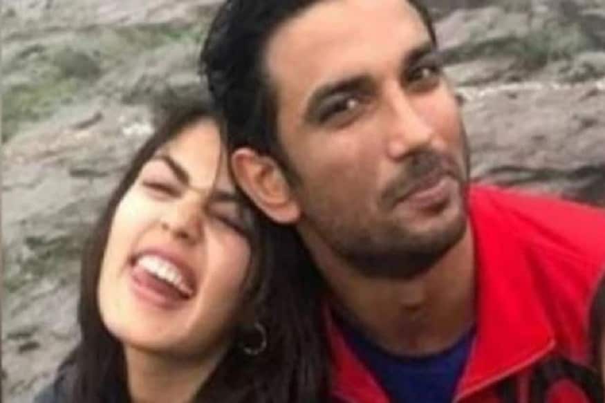 সুশান্তৰ ভগ্নীৰ সন্তান সৰু সেয়ে ভায়েকৰ সৈতে কেইদিনমান থাকি নিজৰ ঘৰলৈ ঘুৰি গৈছিল ভগ্নী। ইফালে ৰিয়াই তাক নিয়মিত ব্লেকমেইল কৰা কাম চলাই গৈছিল। এইক্ষেত্ৰত সুশান্তই ৰিয়াৰ সৈতে ভালেৰে থাকিবলৈ চেষ্টা কৰিছিল আৰু তাইক বাৰে বাৰে ফোন কৰিছিল। কিন্তু সুশান্তৰ ফোনেই ধৰা নাছিল ৰিয়াই। নম্বৰ ব্লক কৰি দিছিল। Photo- File সুশান্তৰ ভগ্নীৰ সন্তান সৰু সেয়ে ভায়েকৰ সৈতে কেইদিনমান থাকি নিজৰ ঘৰলৈ ঘুৰি গৈছিল ভগ্নী। ইফালে ৰিয়াই তাক নিয়মিত ব্লেকমেইল কৰা কাম চলাই গৈছিল। এইক্ষেত্ৰত সুশান্তই ৰিয়াৰ সৈতে ভালেৰে থাকিবলৈ চেষ্টা কৰিছিল আৰু তাইক বাৰে বাৰে ফোন কৰিছিল। কিন্তু সুশান্তৰ ফোনেই ধৰা নাছিল ৰিয়াই। নম্বৰ ব্লক কৰি দিছিল। Photo- File