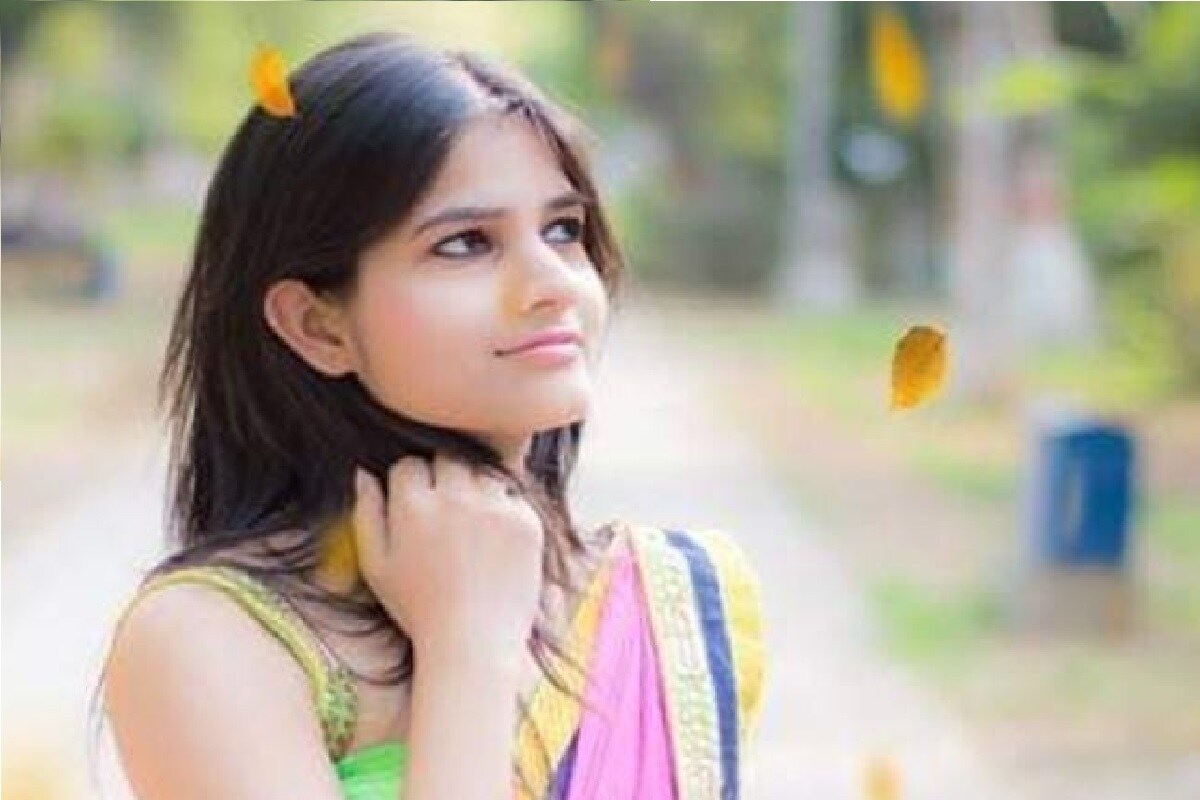যোৰহাটৰ কাৰ্মেল স্কুলত স্কুলীয়া শিক্ষা সমাপ্ত কৰা চিজল আগৰৱাল আন বহু ছাত্ৰ-ছাত্ৰীৰ বাবে হ’ব পাৰে আদৰ্শ তথা অনুপ্ৰেৰণাৰ উৎস। ভাৰতীয় অসামৰিক সেৱাৰ প্ৰতিযোগিতামূলক পৰীক্ষাত দেশৰ ভিতৰতে ১১২ সংখ্যক স্থান লাভ কৰিছে যোৰহাট নগৰৰ এটি মধ্যবিত্ত পৰিয়ালৰ সহজ-সৰল, অমায়িক যুৱতী চিজলে। যোৰহাটৰ কাৰ্মেল স্কুলত স্কুলীয়া শিক্ষা সমাপ্ত কৰা চিজল আগৰৱাল আন বহু ছাত্ৰ-ছাত্ৰীৰ বাবে হ’ব পাৰে আদৰ্শ তথা অনুপ্ৰেৰণাৰ উৎস। ভাৰতীয় অসামৰিক সেৱাৰ প্ৰতিযোগিতামূলক পৰীক্ষাত দেশৰ ভিতৰতে ১১২ সংখ্যক স্থান লাভ কৰিছে যোৰহাট নগৰৰ এটি মধ্যবিত্ত পৰিয়ালৰ সহজ-সৰল, অমায়িক যুৱতী চিজলে।