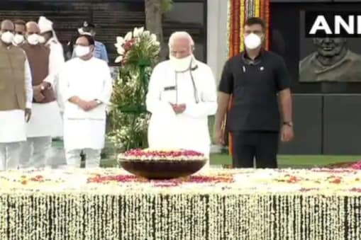 গৃহ মন্ত্ৰী অমিত শ্বাহেও বাজপেয়ীক স্মৰণ কৰি শ্ৰদ্ধাঞ্জলি অৰ্পণ কৰে।