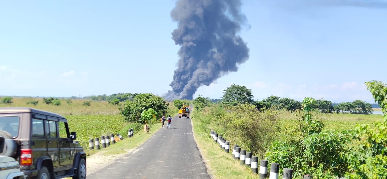 কিন্তু ৩১ জুলাইতবাঘজানৰ তৈলখাদৰ জুই নিৰ্বাপনৰ প্ৰথম আৰু অন্তিম প্ৰচেষ্টাত বিফল হোৱা দেখা গল অইল কৰ্তৃপক্ষক । ৩১ জুলাইৰ পৰা পাঁচ নং তৈলখাদৰ অগ্নি নিৰ্বাপনৰ শেষ প্ৰস্তুতি চলাইছিল যদিও BOP স্থাপনৰ সময়তে সংঘটিত হৈছে আন এক অঘটন আৰু শেহতীয়া ভাৱে অগ্নি নিৰ্বাপনৰ বাবে স্থাপন কৰিবলৈ লোৱা BOP ৰ ওজনতকৈ BOP স্থাপনৰ বাবে ব্যৱহাৰ কৰা ক্ৰেং খনৰ বহন ক্ষমতা কম হোৱাৰ বাবেই ক্ৰেং খন বাগৰি পৰে আৰু ক্ৰেং খন বাগৰি পৰাৰ পিছতে বাঘজানৰ অগ্নি নিৰ্বাপনৰ ক্ষেত্ৰত পুনৰ অনিশ্চয়তাই দেখা দিছে। কিন্তু ৩১ জুলাইতবাঘজানৰ তৈলখাদৰ জুই নিৰ্বাপনৰ প্ৰথম আৰু অন্তিম প্ৰচেষ্টাত বিফল হোৱা দেখা গল অইল কৰ্তৃপক্ষক । ৩১ জুলাইৰ পৰা পাঁচ নং তৈলখাদৰ অগ্নি নিৰ্বাপনৰ শেষ প্ৰস্তুতি চলাইছিল যদিও BOP স্থাপনৰ সময়তে সংঘটিত হৈছে আন এক অঘটন আৰু শেহতীয়া ভাৱে অগ্নি নিৰ্বাপনৰ বাবে স্থাপন কৰিবলৈ লোৱা BOP ৰ ওজনতকৈ BOP স্থাপনৰ বাবে ব্যৱহাৰ কৰা ক্ৰেং খনৰ বহন ক্ষমতা কম হোৱাৰ বাবেই ক্ৰেং খন বাগৰি পৰে আৰু ক্ৰেং খন বাগৰি পৰাৰ পিছতে বাঘজানৰ অগ্নি নিৰ্বাপনৰ ক্ষেত্ৰত পুনৰ অনিশ্চয়তাই দেখা দিছে।