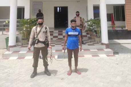 প্ৰেমিকাক ফাঁকি দি বিপদত পৰিল ‘লাকী’, পৰিচয় লুকুৱাই প্ৰেমৰ জালত পেলাইছিল হিন্দু কিশোৰীক, তাৰ পিছত... প্ৰেমিকাক ফাঁকি দি বিপদত পৰিল ‘লাকী’, পৰিচয় লুকুৱাই প্ৰেমৰ জালত পেলাইছিল হিন্দু কিশোৰীক, তাৰ পিছত...