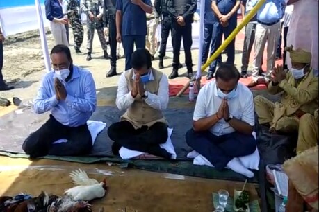 ঐতিহাসিক আলাবৈ যুদ্ধৰ শ্বহীদক সোঁৱৰিলে মুখ্যমন্ত্ৰী সৰ্বানন্দ সোণোৱালে, সংগ দিলে মন্ত্ৰী হিমন্ত বিশ্ব শৰ্মা সহ বহুজনে ঐতিহাসিক আলাবৈ যুদ্ধৰ শ্বহীদক সোঁৱৰিলে মুখ্যমন্ত্ৰী সৰ্বানন্দ সোণোৱালে, সংগ দিলে মন্ত্ৰী হিমন্ত বিশ্ব শৰ্মা সহ বহুজনে