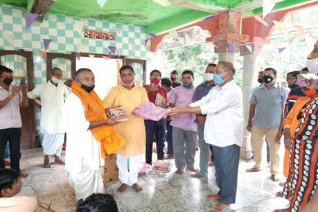 ৰাম মন্দিৰ নিৰ্মাণৰ বাবে অযোধ্যালৈ কৰ সেৱা কৰিবলৈ যোৱা কৰ সেৱকক সম্বৰ্ধনা মন্ত্ৰী পৰিমল শুক্লবৈদ্যৰ ৰাম মন্দিৰ নিৰ্মাণৰ বাবে অযোধ্যালৈ কৰ সেৱা কৰিবলৈ যোৱা কৰ সেৱকক সম্বৰ্ধনা মন্ত্ৰী পৰিমল শুক্লবৈদ্যৰ
