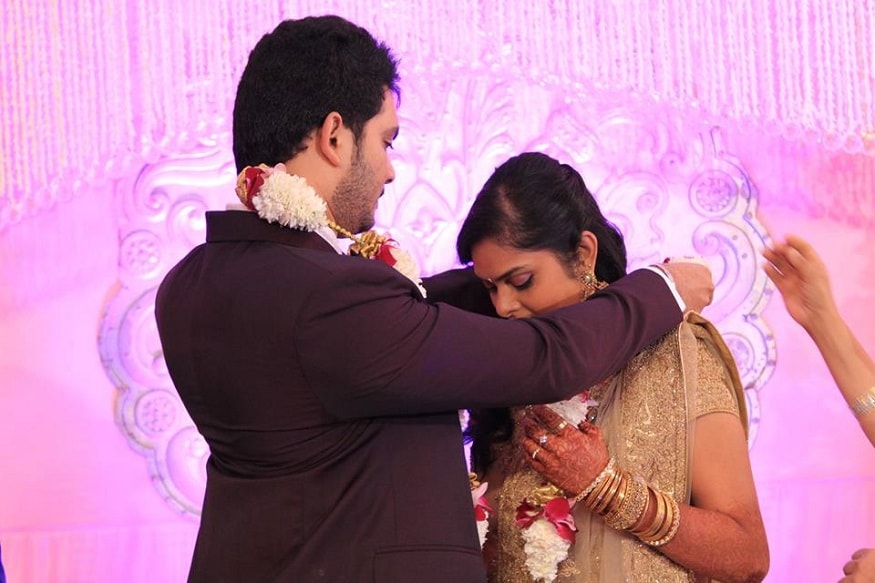 সন্তানক নিজ চকুৰে চোৱাৰ ভাগ্য নহ’ল তেওঁৰ। স্বামীৰ স্মৃতি বুকুত সাৱটি পুত্ৰ সন্তানক জন্ম দিলে দাক্ষিণাত্যৰ বিখ্যাত অভিনেতা সেতুৰমণৰ পত্নী উমায়লে। সন্তানক নিজ চকুৰে চোৱাৰ ভাগ্য নহ’ল তেওঁৰ। স্বামীৰ স্মৃতি বুকুত সাৱটি পুত্ৰ সন্তানক জন্ম দিলে দাক্ষিণাত্যৰ বিখ্যাত অভিনেতা সেতুৰমণৰ পত্নী উমায়লে।