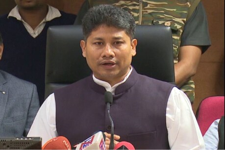‘বদৰুদ্দিন আজমলৰ ৰঙা চকুলৈ কেৰেপ নকৰো, আজমলৰ লগত যুঁজি যাম, প্ৰয়োজনত জে’ল খাম’ – কিয় ক’লে মন্ত্ৰী পীযূষ হাজৰিকাই ‘বদৰুদ্দিন আজমলৰ ৰঙা চকুলৈ কেৰেপ নকৰো, আজমলৰ লগত যুঁজি যাম, প্ৰয়োজনত জে’ল খাম’ – কিয় ক’লে মন্ত্ৰী পীযূষ হাজৰিকাই