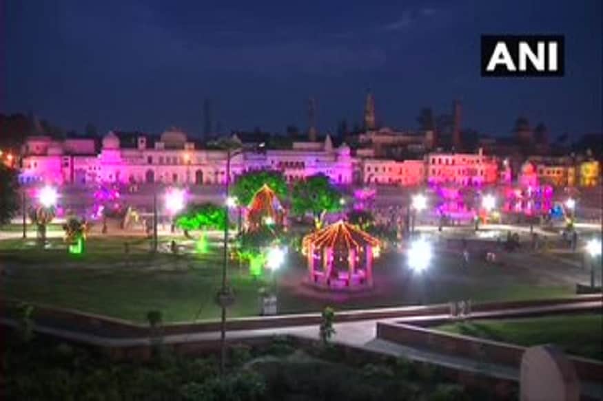 ভূমি পূজনৰ আগতেই এতিয়া অযোধ্যাৰ চৌদিশে পোহৰৰ খেলা। অহা ৫ আগষ্টত ৰাম মন্দিৰৰ ভূমি পূজনত উপস্থিত থাকিব প্ৰধানমন্ত্ৰী নৰেন্দ্ৰ মোদী। ভূমি পূজনৰ আগতেই এতিয়া অযোধ্যাৰ চৌদিশে পোহৰৰ খেলা। অহা ৫ আগষ্টত ৰাম মন্দিৰৰ ভূমি পূজনত উপস্থিত থাকিব প্ৰধানমন্ত্ৰী নৰেন্দ্ৰ মোদী।
