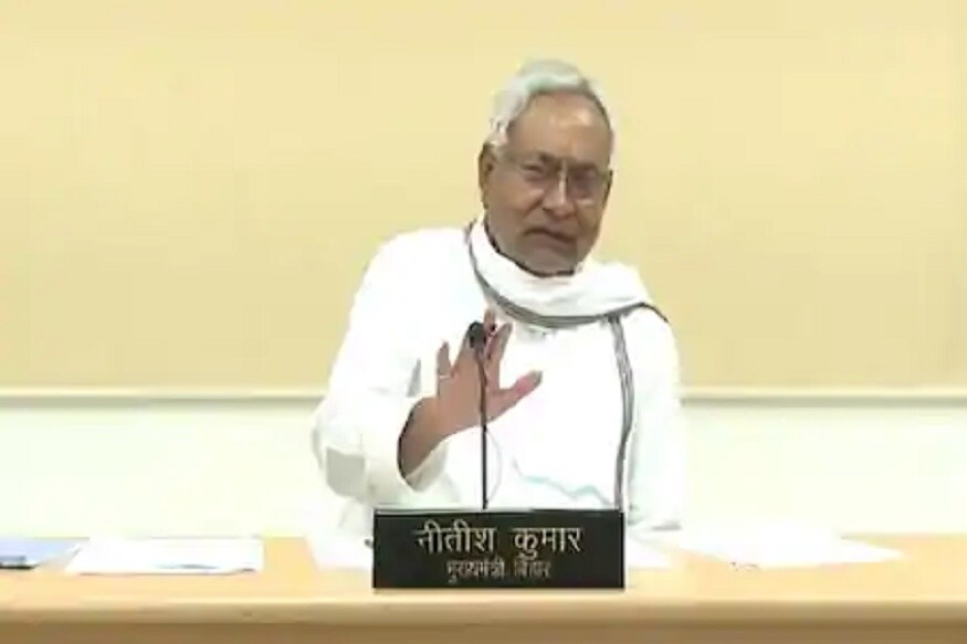 শনিবাৰে বিহাৰৰ মুখ্যমন্ত্রী নীতিশ কুমাৰে জনাইছিল, সুশান্তৰ পিতৃয়ে ৰাজ্য চৰকাৰক চিবিআই তদন্তৰ অনুৰোধ কৰিলেই তাৰ কাৰণে চুপাৰিশ কৰা হ’ব। মঙলবাৰে সেইমতে নিজৰ অধিবক্তাৰ জৰিয়তে বিহাৰ চৰকাৰৰ ওচৰত চিবিআই তদন্তৰ দাবী কৰে সুশান্তৰ পৰিয়ালে। শনিবাৰে বিহাৰৰ মুখ্যমন্ত্রী নীতিশ কুমাৰে জনাইছিল, সুশান্তৰ পিতৃয়ে ৰাজ্য চৰকাৰক চিবিআই তদন্তৰ অনুৰোধ কৰিলেই তাৰ কাৰণে চুপাৰিশ কৰা হ’ব। মঙলবাৰে সেইমতে নিজৰ অধিবক্তাৰ জৰিয়তে বিহাৰ চৰকাৰৰ ওচৰত চিবিআই তদন্তৰ দাবী কৰে সুশান্তৰ পৰিয়ালে।