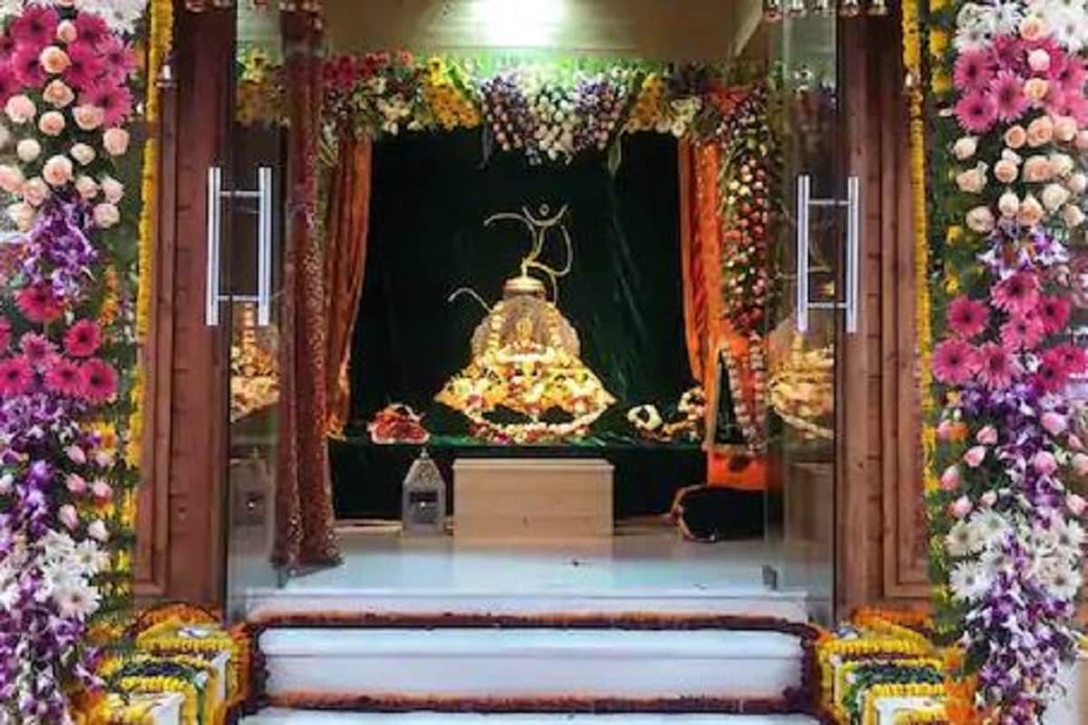 প্ৰধানমন্ত্ৰী নৰেন্দ্ৰ মোদীৰ দ্বাৰা অযোধ্যাৰ আকাংক্ষিত ৰাম মন্দিৰৰ ভূমি পূজন। এই উপলক্ষ্যত আপোনালোকৰ আগত ৰামলালাৰ প্ৰথম ছবি। চাওক সুন্দৰ পোচাকত কিমান ধুনীয়াকৈ সজোৱা হৈছে ৰামলালাক। প্ৰধানমন্ত্ৰী নৰেন্দ্ৰ মোদীৰ দ্বাৰা অযোধ্যাৰ আকাংক্ষিত ৰাম মন্দিৰৰ ভূমি পূজন। এই উপলক্ষ্যত আপোনালোকৰ আগত ৰামলালাৰ প্ৰথম ছবি। চাওক সুন্দৰ পোচাকত কিমান ধুনীয়াকৈ সজোৱা হৈছে ৰামলালাক।
