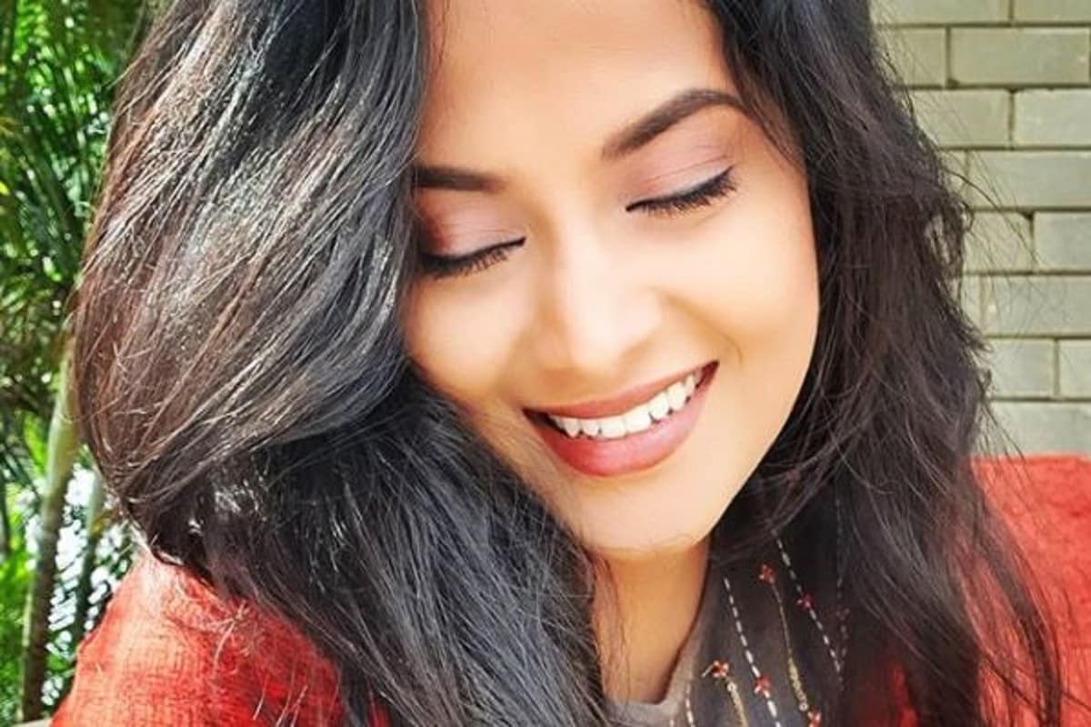 সৰু পৰ্দাৰ চিনাকী মুখ শ্ৰীবাণী। অভিনেত্ৰীগৰাকীৰ মৃতদেহ বুধবাৰে বাথৰুমৰ দৰ্জা ভাঙি উদ্ধাৰ কৰা হয়। সৰু পৰ্দাৰ চিনাকী মুখ শ্ৰীবাণী। অভিনেত্ৰীগৰাকীৰ মৃতদেহ বুধবাৰে বাথৰুমৰ দৰ্জা ভাঙি উদ্ধাৰ কৰা হয়।