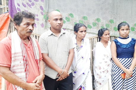 সামাজিক ব্যাধি! থলুৱা কুকুৰা পালন কৰাই হ’ল অপৰাধ, সামাজিক ভাবে বৰ্জন কৰিলে এটা পৰিয়ালক সামাজিক ব্যাধি! থলুৱা কুকুৰা পালন কৰাই হ’ল অপৰাধ, সামাজিক ভাবে বৰ্জন কৰিলে এটা পৰিয়ালক