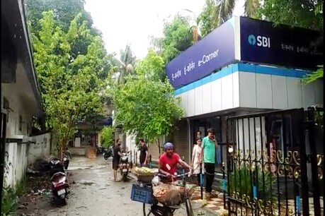 হাজোত চাঞ্চল্যকৰ দিন ডকাইতি, কৌশলেৰে দুৰ্বৃত্তই লুটি নিলে ১ লাখ ২০ হাজাৰ টকা হাজোত চাঞ্চল্যকৰ দিন ডকাইতি, কৌশলেৰে দুৰ্বৃত্তই লুটি নিলে ১ লাখ ২০ হাজাৰ টকা