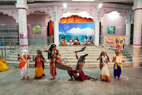 আজি মহালয়া, কিন্তু দেৱীপক্ষ আৰম্ভ হ’ব এমাহ পিছতহে আজি মহালয়া, কিন্তু দেৱীপক্ষ আৰম্ভ হ’ব এমাহ পিছতহে