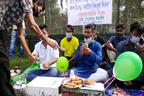 ১০ টকাত চাহ–বিস্কুট, এইবাৰ চাহ দোকানীৰ ৰূপত বিধায়ক ৰূপজ্যোতি কুৰ্মী ১০ টকাত চাহ–বিস্কুট, এইবাৰ চাহ দোকানীৰ ৰূপত বিধায়ক ৰূপজ্যোতি কুৰ্মী