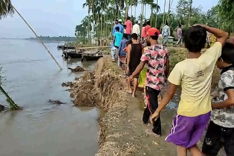 খহনীয়াৰ কবলত ধুবুৰীৰ তামাৰহাটত কেইবাখনো গাঁও, নদীত জাহ গ’ল বহু পৰিয়ালৰ ঘৰ-বাৰী, কৃষিভূমি খহনীয়াৰ কবলত ধুবুৰীৰ তামাৰহাটত কেইবাখনো গাঁও, নদীত জাহ গ’ল বহু পৰিয়ালৰ ঘৰ-বাৰী, কৃষিভূমি