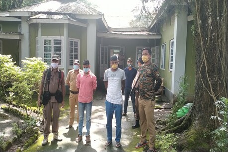খোদ কাজিৰঙা ৰাষ্ট্ৰীয় উদ্যানৰ বনকৰ্মীয়েই নামিল গঁড়ৰ খৰ্গৰ চোৰাং বেপাৰত খোদ কাজিৰঙা ৰাষ্ট্ৰীয় উদ্যানৰ বনকৰ্মীয়েই নামিল গঁড়ৰ খৰ্গৰ চোৰাং বেপাৰত