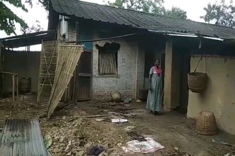 হাতীৰ উপদ্ৰৱত টোপনি নহা হৈছে নুমলীগড়বাসীৰ, একেনিশাই ভাঙিলে ১৫টা পৰিয়ালৰ বাসগৃহ হাতীৰ উপদ্ৰৱত টোপনি নহা হৈছে নুমলীগড়বাসীৰ, একেনিশাই ভাঙিলে ১৫টা পৰিয়ালৰ বাসগৃহ
