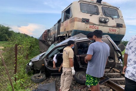 মৰ্মান্তিক! বকোত ৰে’লে মহতিয়ালে মাৰুতি ৱেগনাৰ, থিতাতে নিহত পিতৃ, মাতৃ আৰু কন্যা মৰ্মান্তিক! বকোত ৰে’লে মহতিয়ালে মাৰুতি ৱেগনাৰ, থিতাতে নিহত পিতৃ, মাতৃ আৰু কন্যা