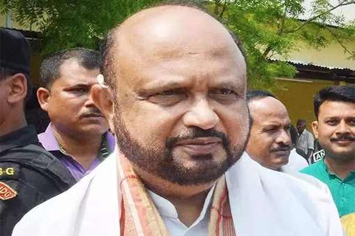 বিগত বৰ্ষৰ অক্টোবৰৰ পৰা হৃদৰোগত আক্ৰান্ত হৈ থকা অসম গণ পৰিষদ দলৰ প্ৰতিষ্ঠাপক সভাপতিগৰাকীয়ে ক্ৰমাৎ সুষ্ঠ হৈ উঠিছে।