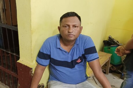 আৰক্ষীৰ জালত কুখ্যাত গো মাফিয়া আদম আলী, উদ্ধাৰ পিষ্টল, AK-47ৰ গুলী আৰক্ষীৰ জালত কুখ্যাত গো মাফিয়া আদম আলী, উদ্ধাৰ পিষ্টল, AK-47ৰ গুলী