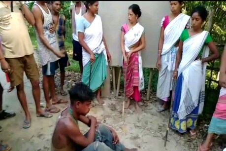 জাগিছে মহিলা শক্তি! নিশাৰ আন্ধাৰত মহিলাক শ্লীলতাহানিৰ চেষ্টা কৰা এটা লম্পটক দিলে উচিত শিক্ষা জাগিছে মহিলা শক্তি! নিশাৰ আন্ধাৰত মহিলাক শ্লীলতাহানিৰ চেষ্টা কৰা এটা লম্পটক দিলে উচিত শিক্ষা