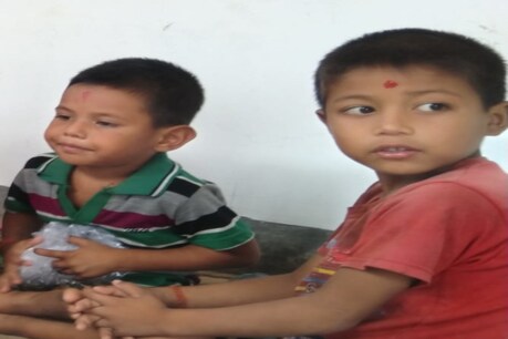 তিনিচুকীয়াৰ লেখাপানীত ঘৰৰ কাষতে খেলি থকাৰ পৰাই দুই কণমানি সন্ধানহীন তিনিচুকীয়াৰ লেখাপানীত ঘৰৰ কাষতে খেলি থকাৰ পৰাই দুই কণমানি সন্ধানহীন