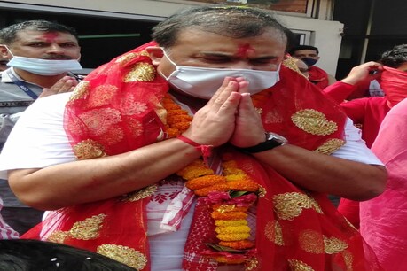 ‘এটা বিশেষ সভ্যতাই অসমক পৰিকল্পিত ভাবে আক্ৰমণ কৰিছে’- নৱমীৰ দিনা কামাখ্যা মন্দিৰত উপস্থিত হৈ বিস্ফোৰক মন্তব্য হিমন্ত বিশ্ব শৰ্মাৰ ‘এটা বিশেষ সভ্যতাই অসমক পৰিকল্পিত ভাবে আক্ৰমণ কৰিছে’- নৱমীৰ দিনা কামাখ্যা মন্দিৰত উপস্থিত হৈ বিস্ফোৰক মন্তব্য হিমন্ত বিশ্ব শৰ্মাৰ